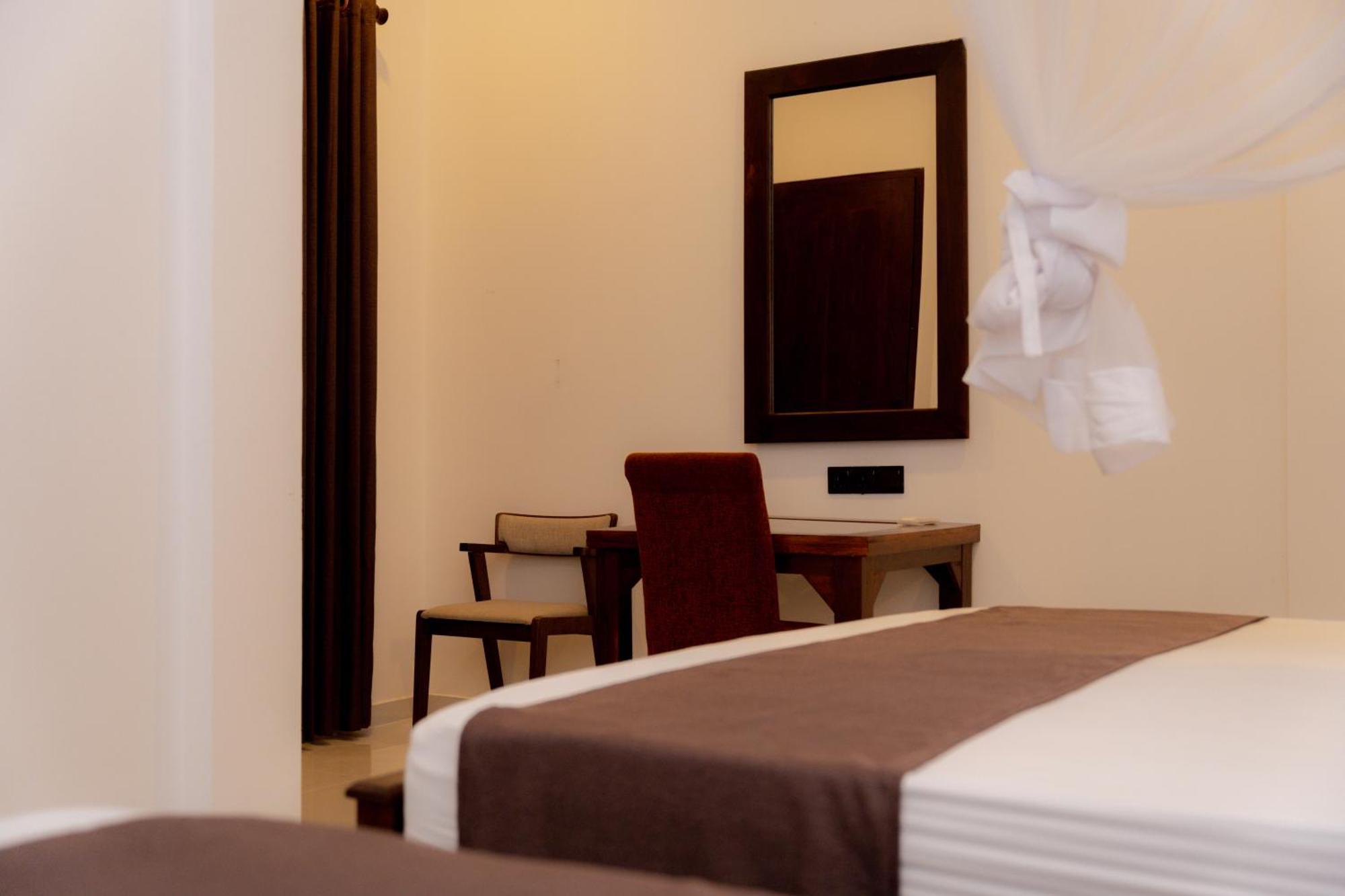 Sea Bay Inn Тангалла Экстерьер фото
