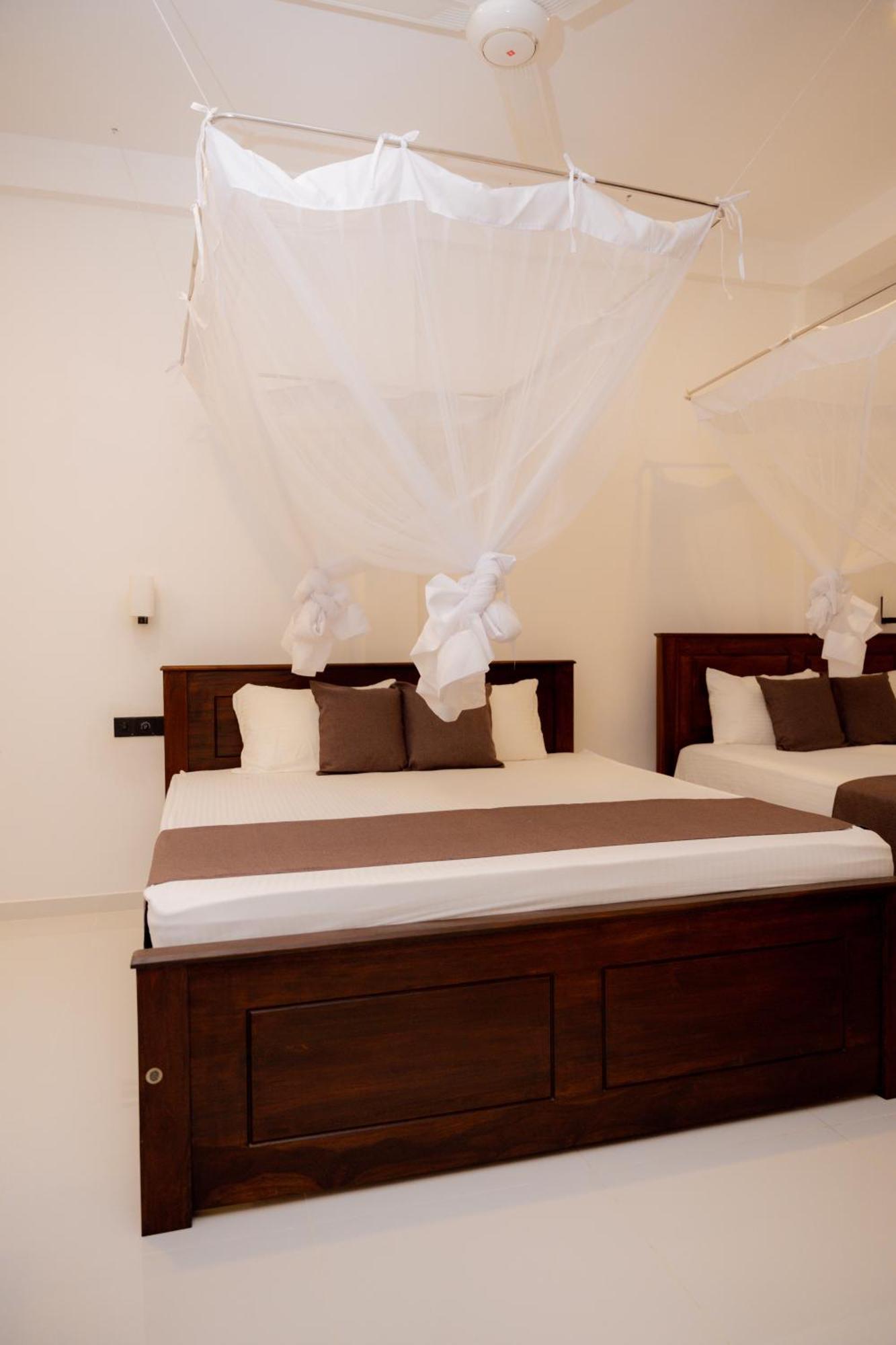 Sea Bay Inn Тангалла Экстерьер фото