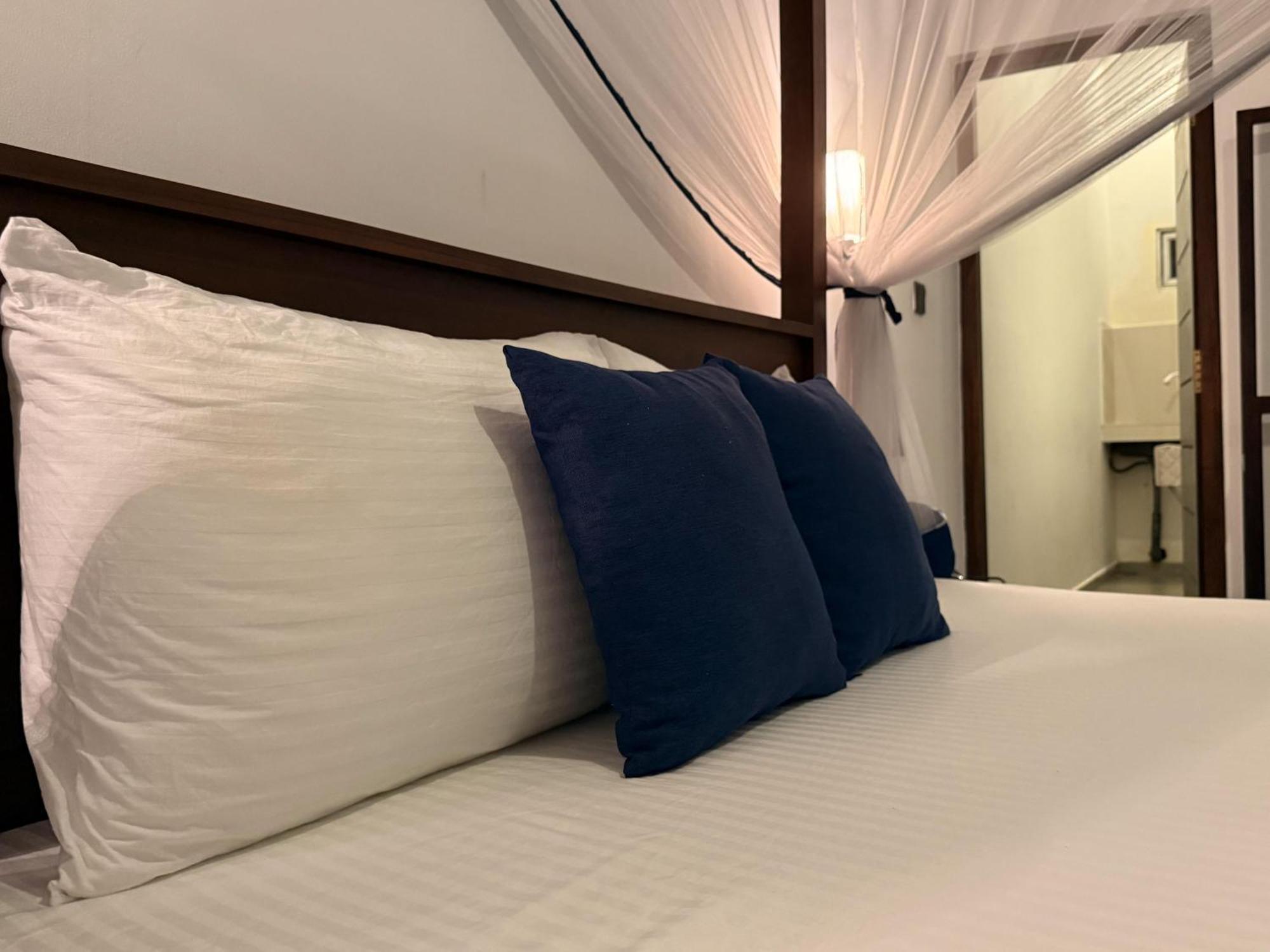 Sea Bay Inn Тангалла Экстерьер фото