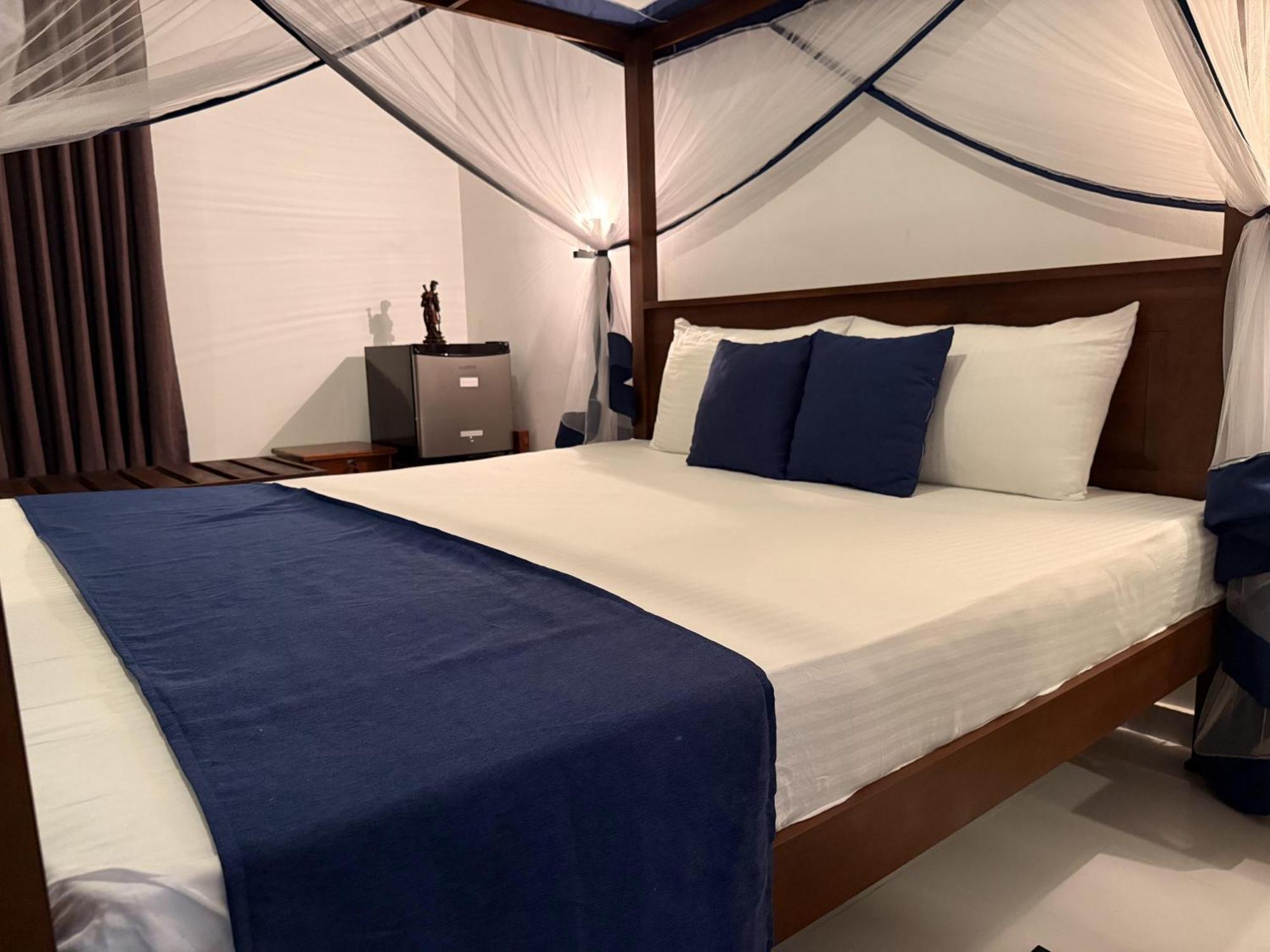 Sea Bay Inn Тангалла Экстерьер фото